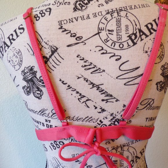 Juicy Couture 2 Piece Triangle Top Embossed Bottom - Picture 4 of 9